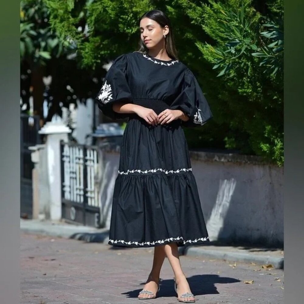 Fanm Mon Black Sundial Floral‎ Embroidered Puff Sleeve Smocked Tiered Midi S
